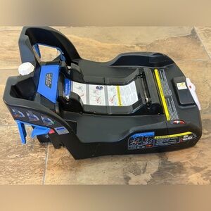 DOONA BASE- for car seat/stroller.